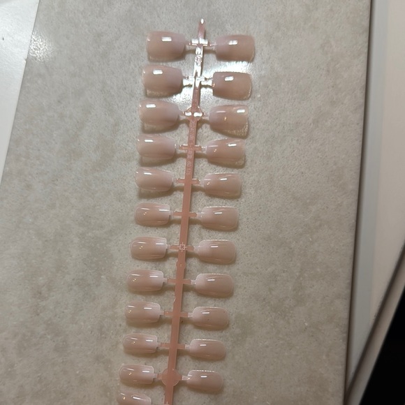 Nude Press-On Nails Set - Picture 2 of 3